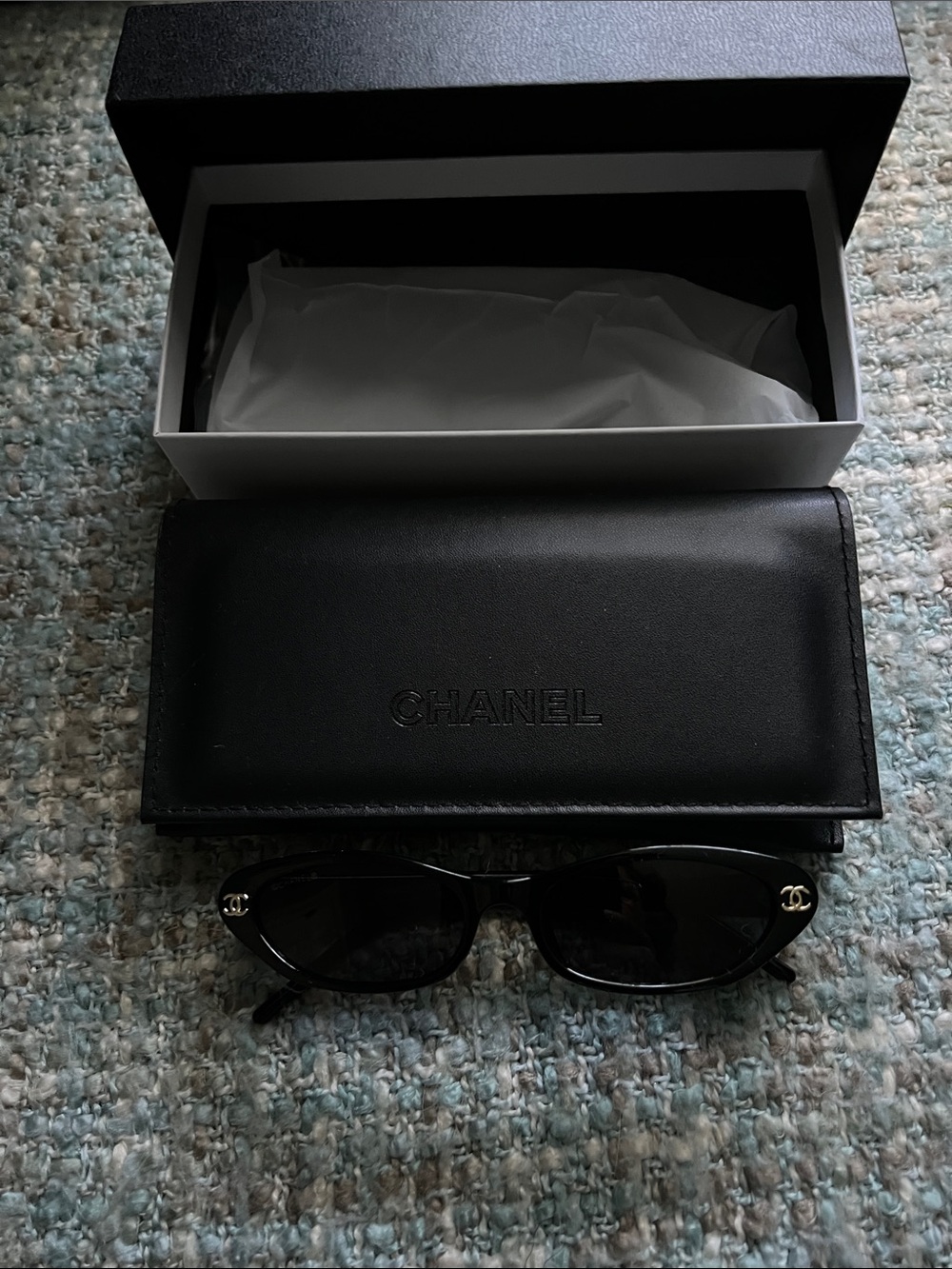 Cat eye sunglasses